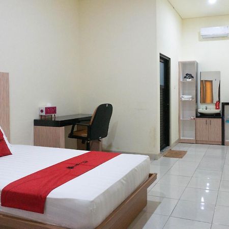 Готель Reddoorz Syariah Near Sultan Muhammad Kaharuddin Airport Sumbawa Besar Екстер'єр фото