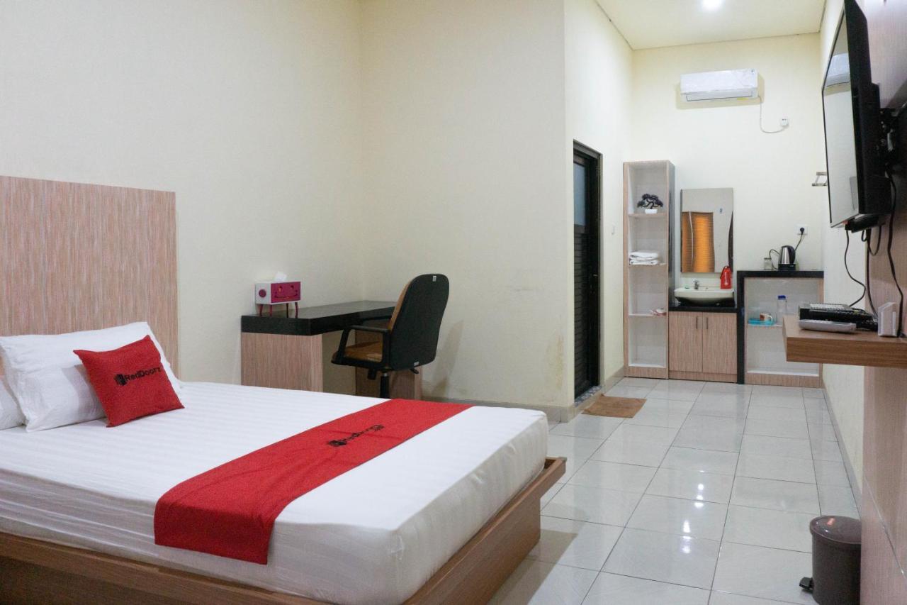 Готель Reddoorz Syariah Near Sultan Muhammad Kaharuddin Airport Sumbawa Besar Екстер'єр фото